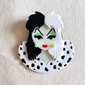 🐾 Cruella DeVil Acrylic Brooch Pin